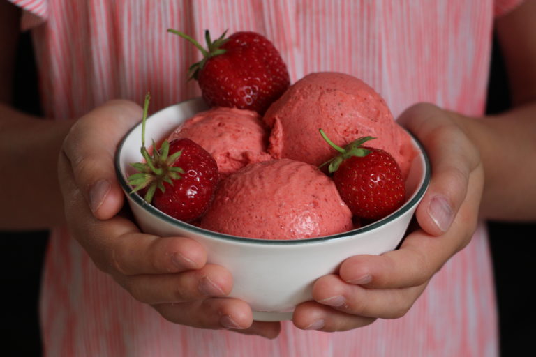 Strawberry Sorbet Recipe: Quick & Easy