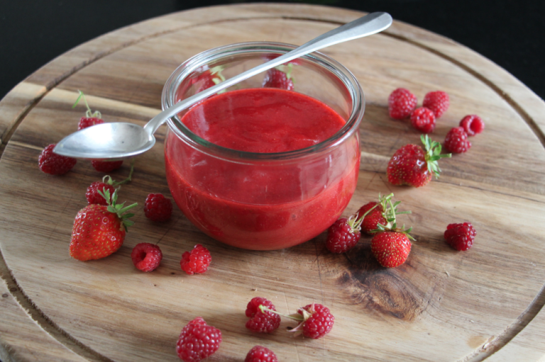 Strawberry and raspberry sauce