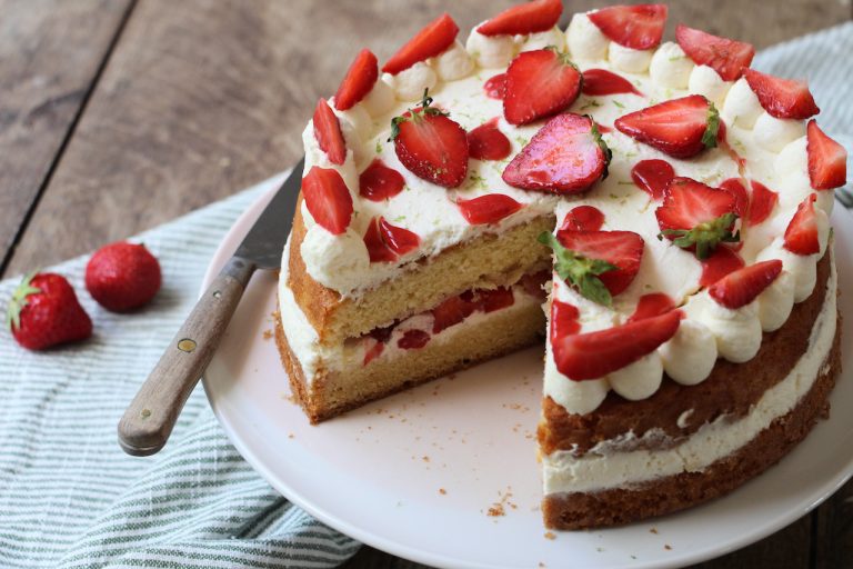 Strawberry Mascarpone Sponge Cake Recipe
