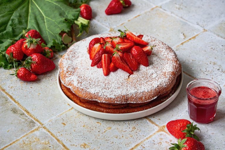 Airy Rhubarb and Strawberry Cheesecake